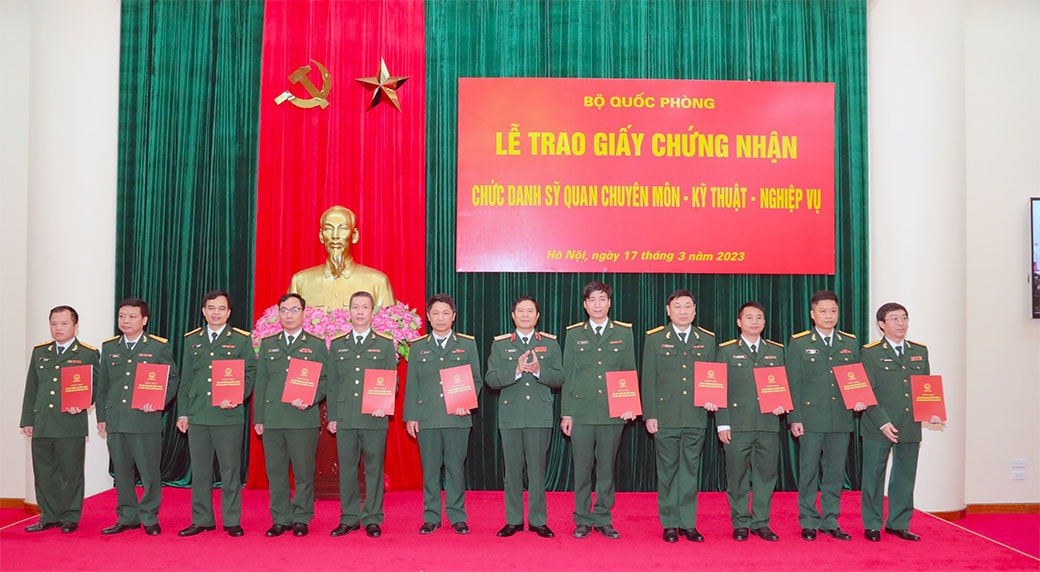Thượng tướng Nguyễn Tân Cương chủ trì Lễ trao Giấy chứng nhận chức danh sĩ quan chuyên môn - Kỹ thuật - Nghiệp vụ năm 2022 -0