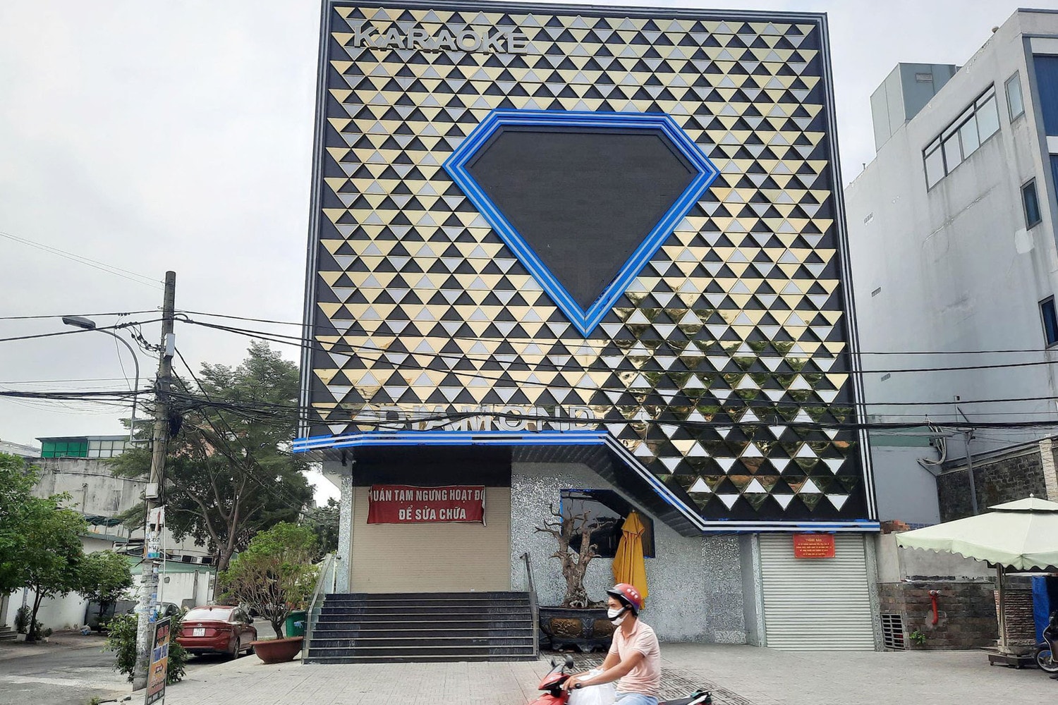 Nhà hàng karaoke nào vi phạm nghiêm trọng quy định phòng cháy chữa cháy, buộc phải dừng hoạt động?