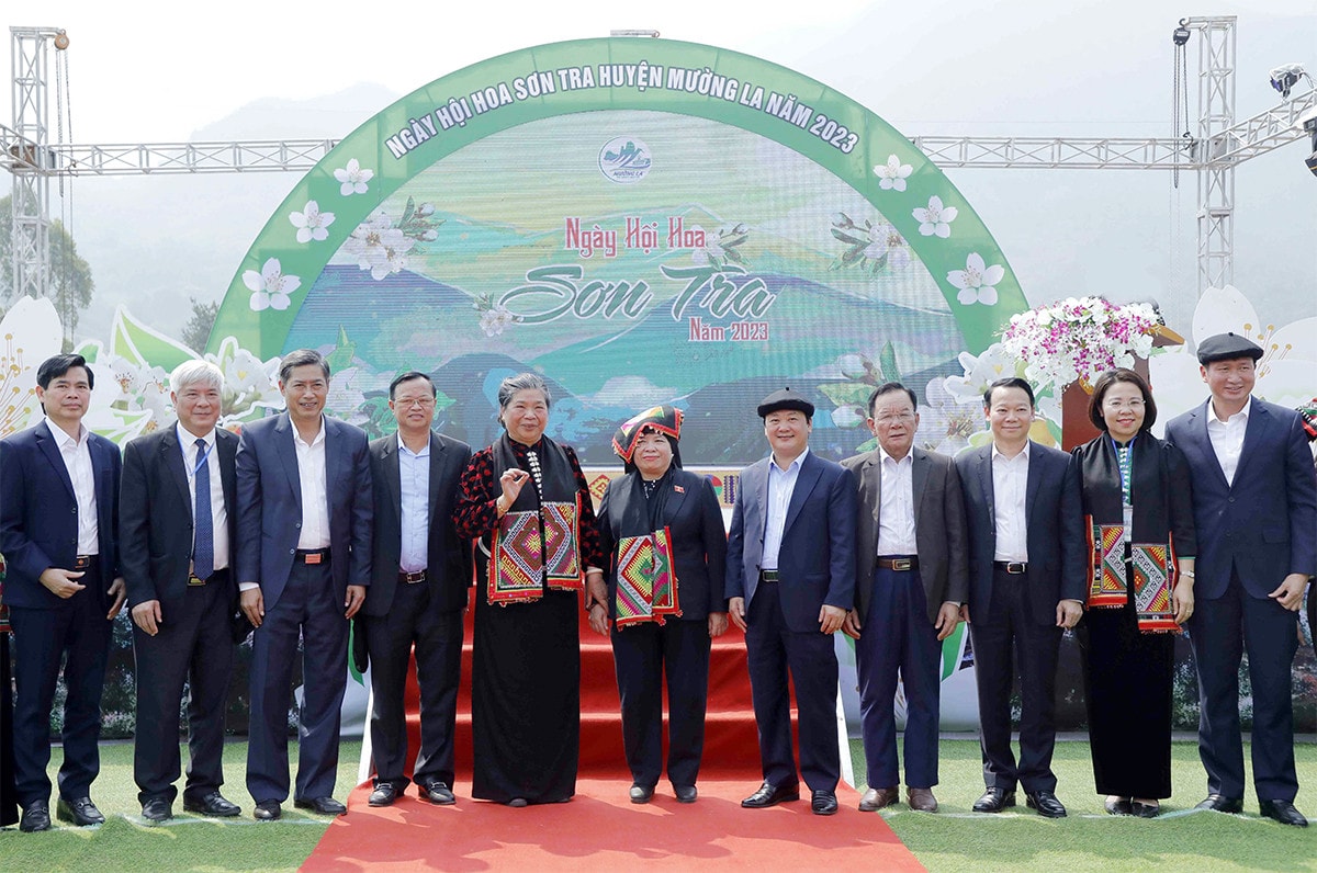 Khai mạc Ngày hội hoa Sơn tra năm 2023 -4