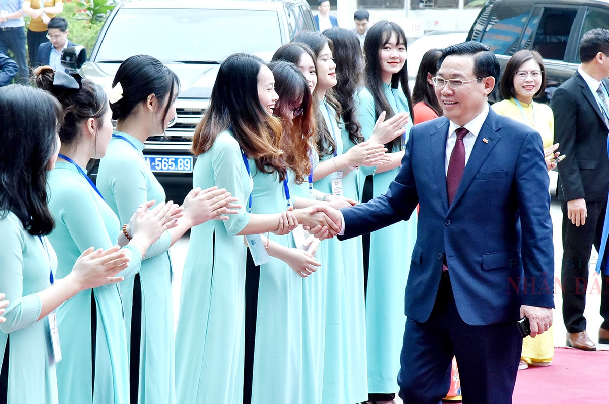 Chủ tịch Quốc hội Vương Đình Huệ: Phải có tư duy mới, tận dụng công nghệ để phát triển ảnh 1