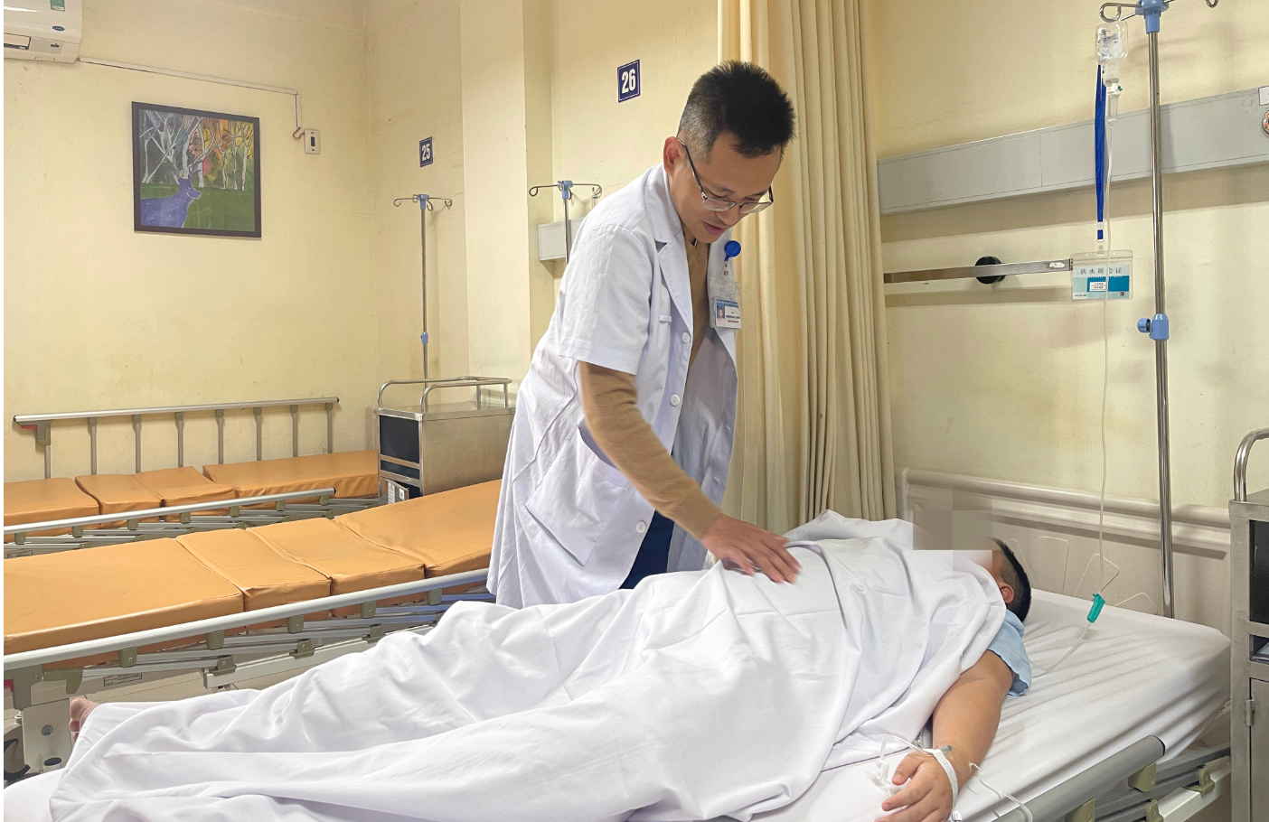Sau 13 ngày điều trị kháng sinh, nam sinh 14 tuổi phải cắt tinh hoàn -0