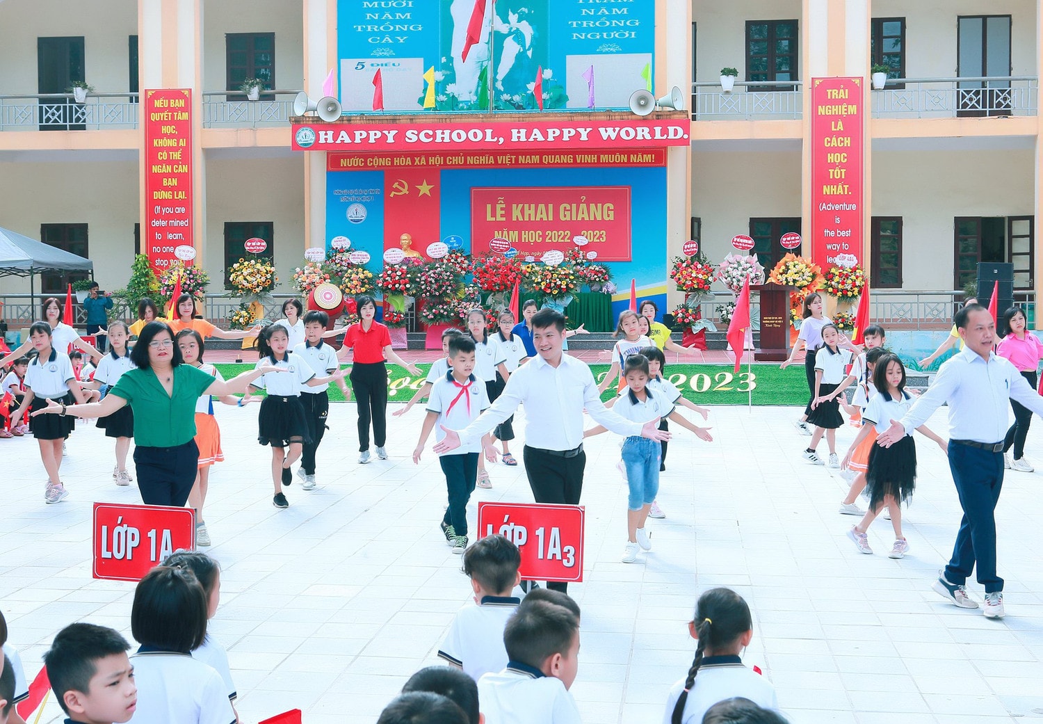 Thầy hiệu trưởng của trường học hạnh phúc: -0