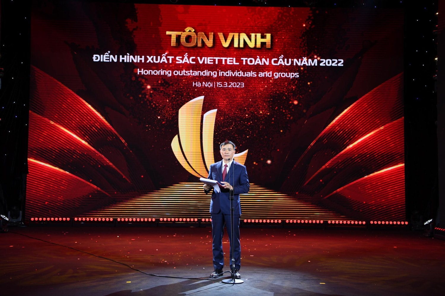 Viettel tôn vinh tập thể, cá nhân xuất sắc toàn cầu -0