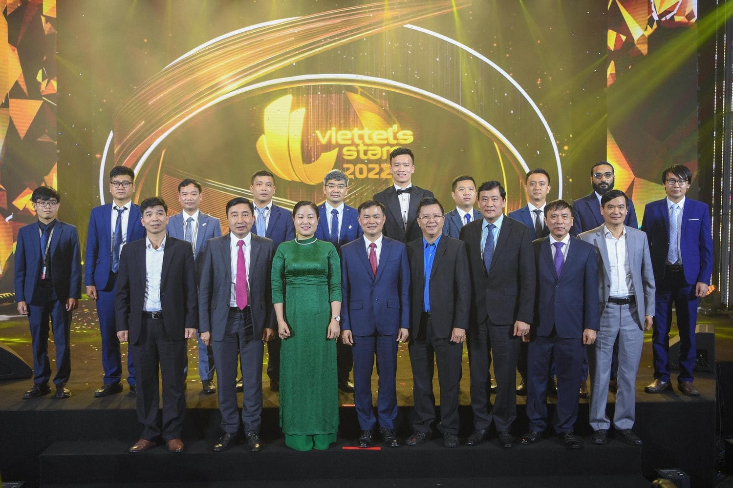 Viettel tôn vinh tập thể, cá nhân xuất sắc toàn cầu -0