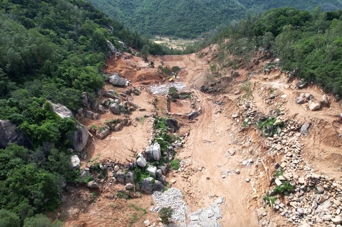 Một khu đất rừng tại thị xã Phú Mỹ bị khai thác trái phép. Vụ án "hủy hoại rừng" này từng được TAND thị xã Phú Mỹ đưa ra xét xử vào tháng 10.2022