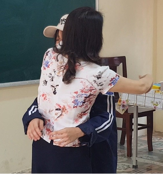 Vụ cô giáo cắt tóc nữ sinh trên lớp vì nhuộm tóc: Sở GD-ĐT thông tin chi tiết -0