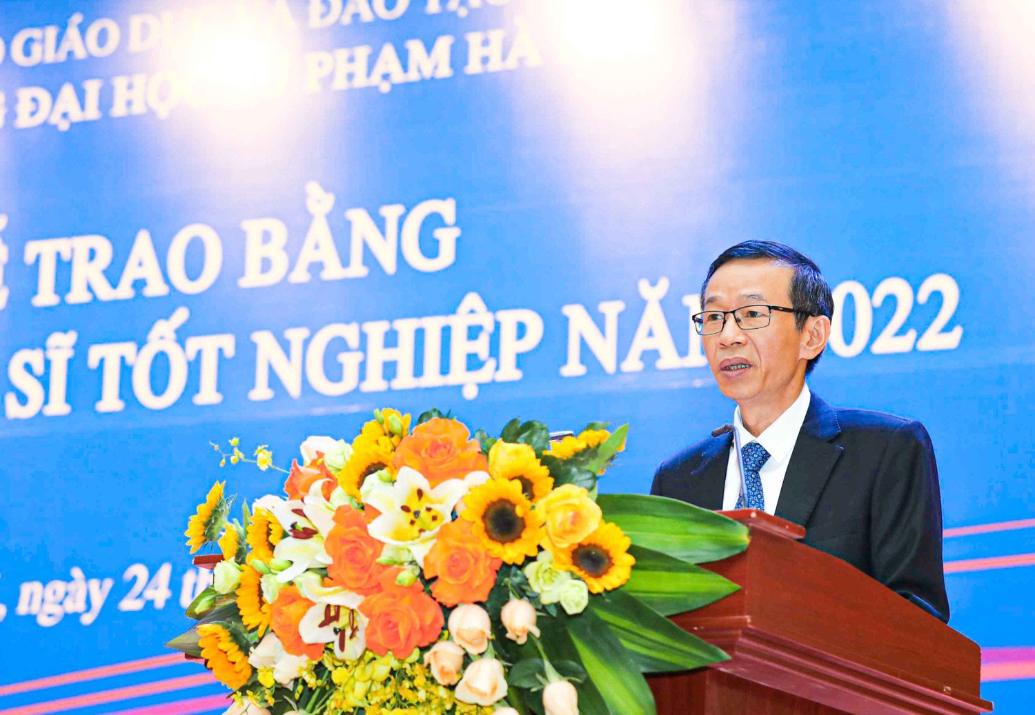 Trường Đại học Sư Phạm Hà Nội trao bằng cho 916 tân tiến sĩ, thạc sĩ -0