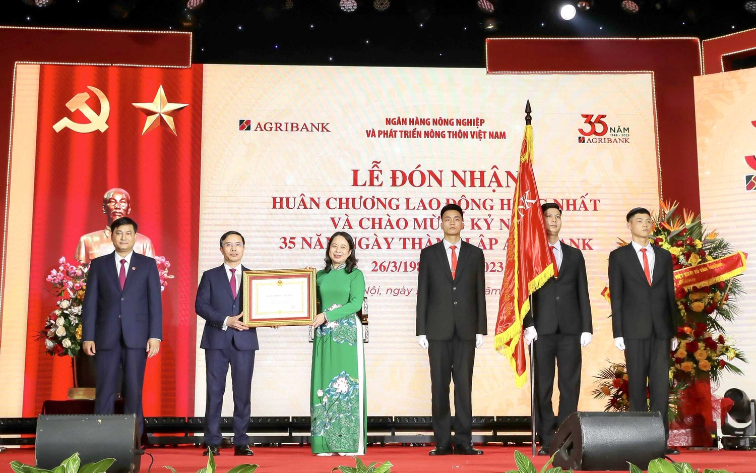 Agribank đón nhận Huân chương Lao động hạng Nhấtvà kỷ niệm 35 năm ngày thành lập -0