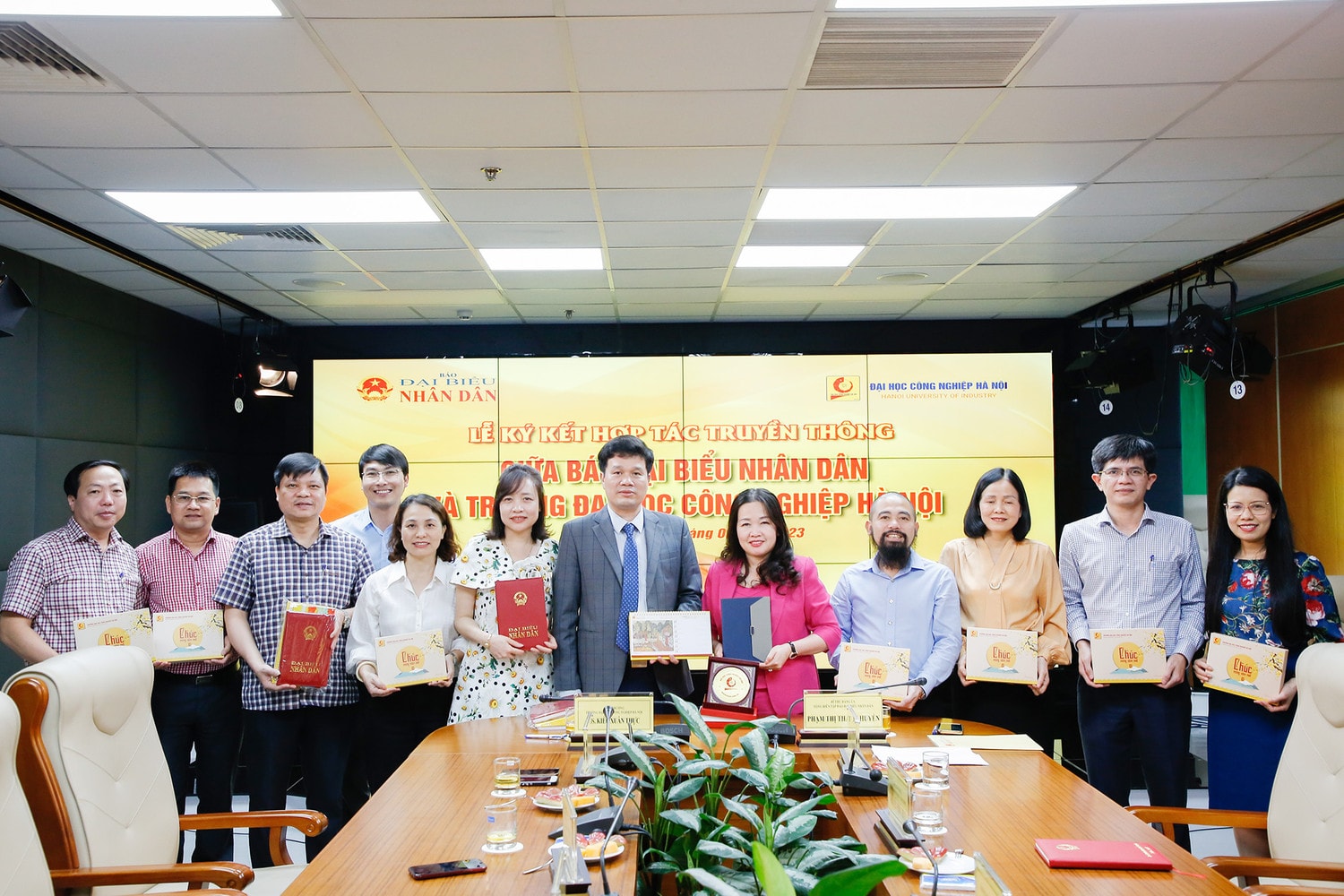 Báo Đại biểu Nhân dân và Trường Đại học Công nghiệp Hà Nội ký kết hợp tác truyền thông -0
