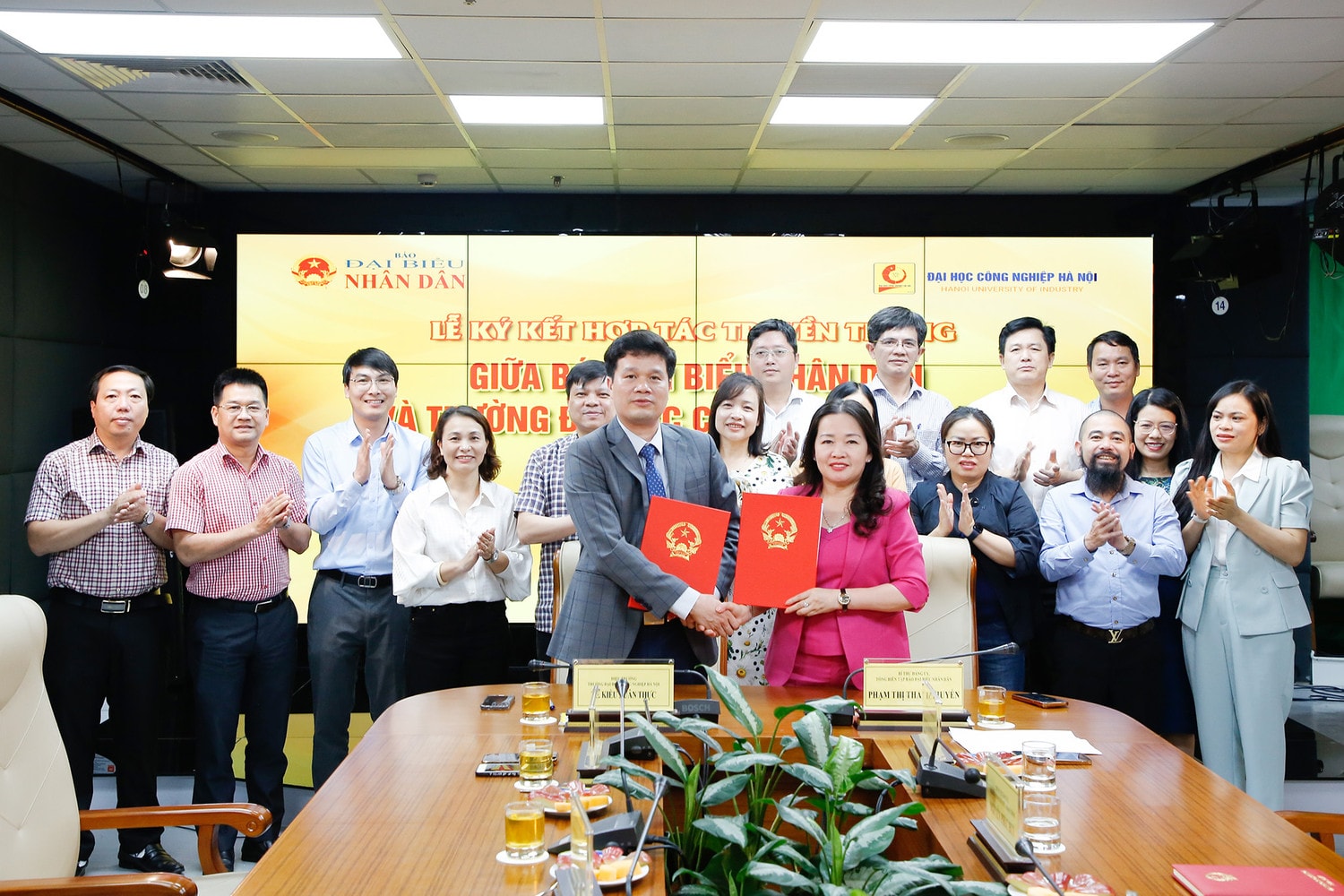 Báo Đại biểu Nhân dân và Trường Đại học Công nghiệp Hà Nội ký kết hợp tác truyền thông -0