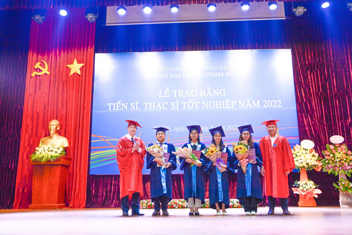 Trường Đại học Sư Phạm Hà Nội trao bằng cho 916 tân tiến sĩ, thạc sĩ -0