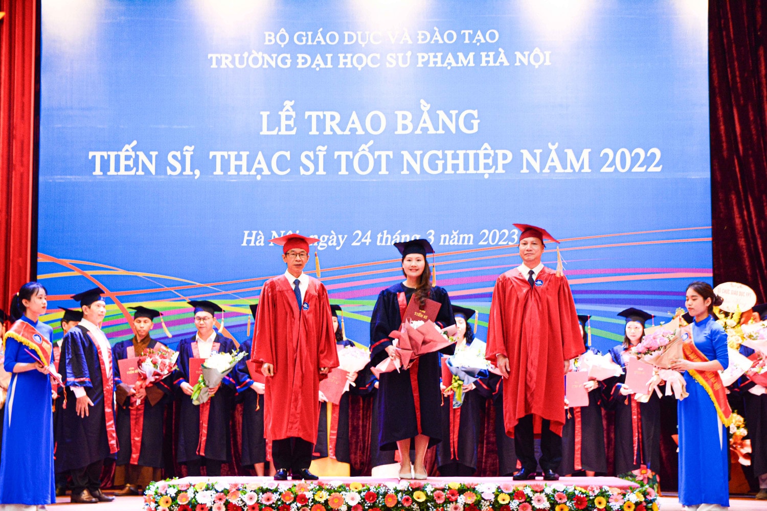 Trường Đại học Sư Phạm Hà Nội trao bằng cho 916 tân tiến sĩ, thạc sĩ -0
