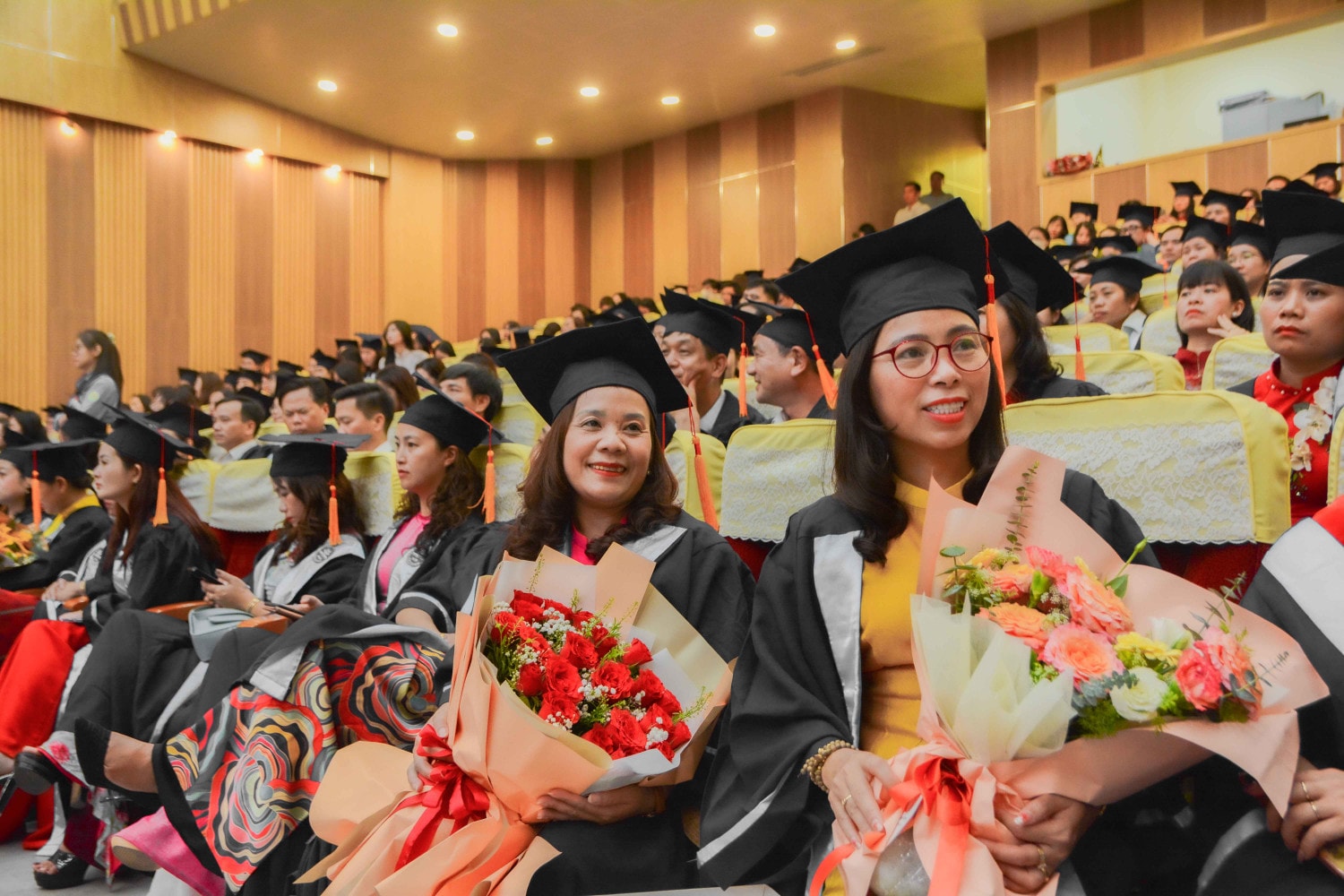 Trường Đại học Sư Phạm Hà Nội trao bằng cho 916 tân tiến sĩ, thạc sĩ -0