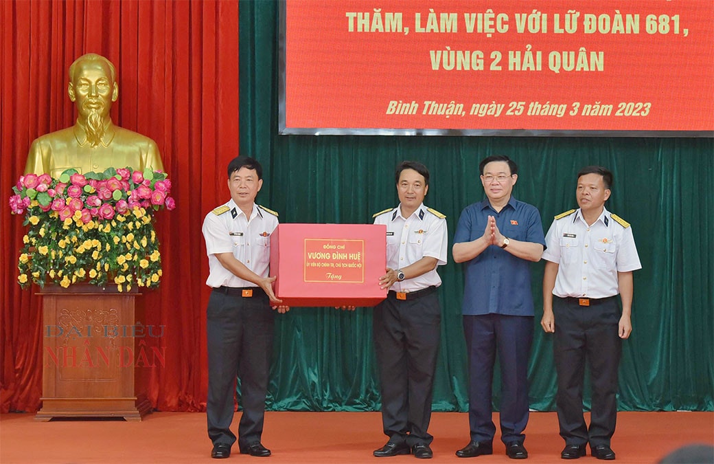 Chủ tịch Quốc hội Vương Đình Huệ: Giữ vững môi trường hòa bình để phát triển -0