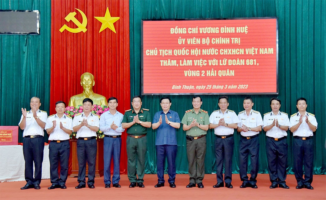 Chủ tịch Quốc hội Vương Đình Huệ: Giữ vững môi trường hòa bình để phát triển -0