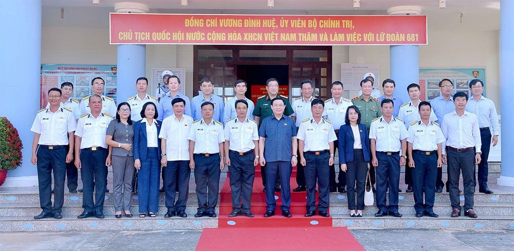 Chủ tịch Quốc hội Vương Đình Huệ: Giữ vững môi trường hòa bình để phát triển -0