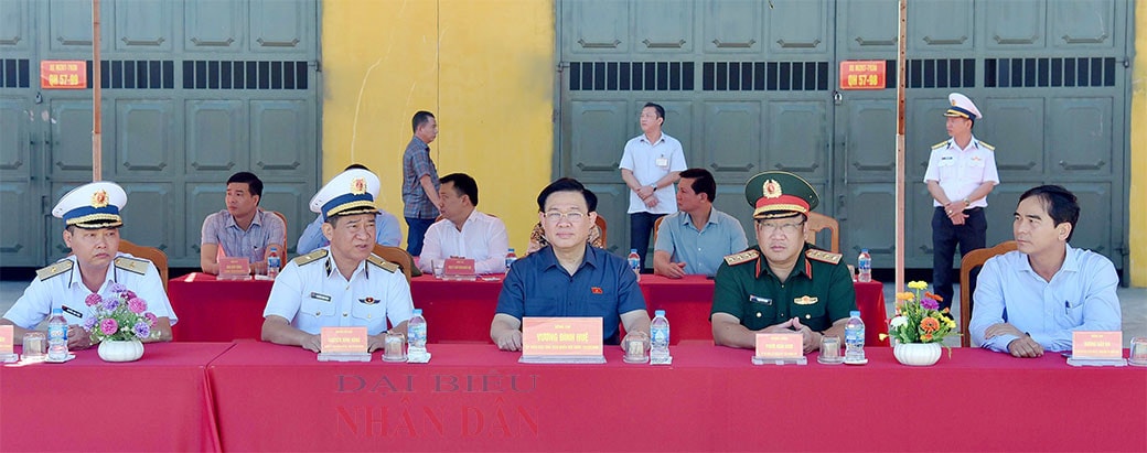 Chủ tịch Quốc hội Vương Đình Huệ: Giữ vững môi trường hòa bình để phát triển -0