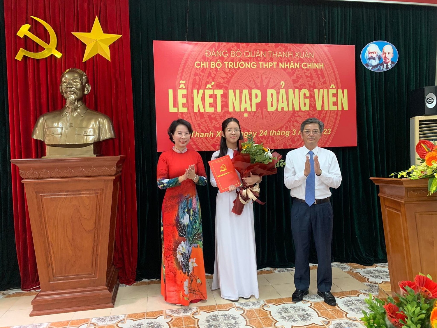 Chi bộ trường THPT Nhân Chính lần đầu tiên có Đảng viên là học sinh -0