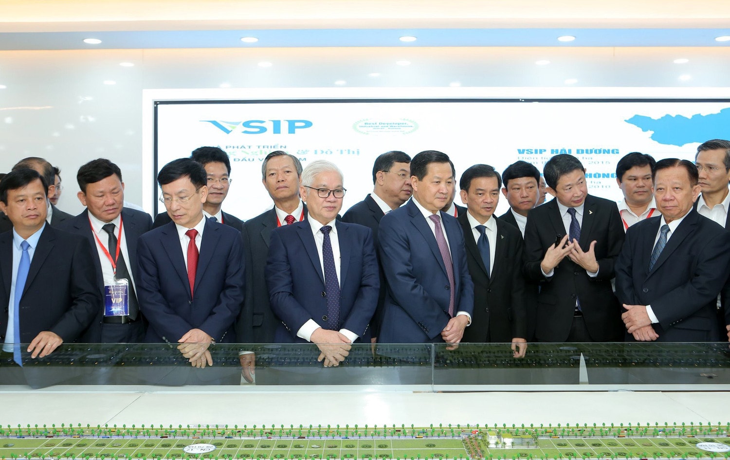 Phó Thủ tướng Chính phủ Lê Minh Khái đến thăm Khu công nghiệp Việt Nam - Singapore Bình Dương: Vsip cùng 9 tỉnh thành hợp tác phát triển khu công nghiệp thông minh