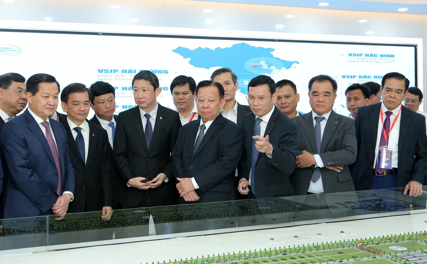 Vsip Group cùng 9 tỉnh thành ký kết biên bản ghi nhớ hợp tác phát triển khu công nghiệp thông minh, bền vững ảnh 3 Bình Dương: Vsip cùng 9 tỉnh thành hợp tác phát triển khu công nghiệp thông minh