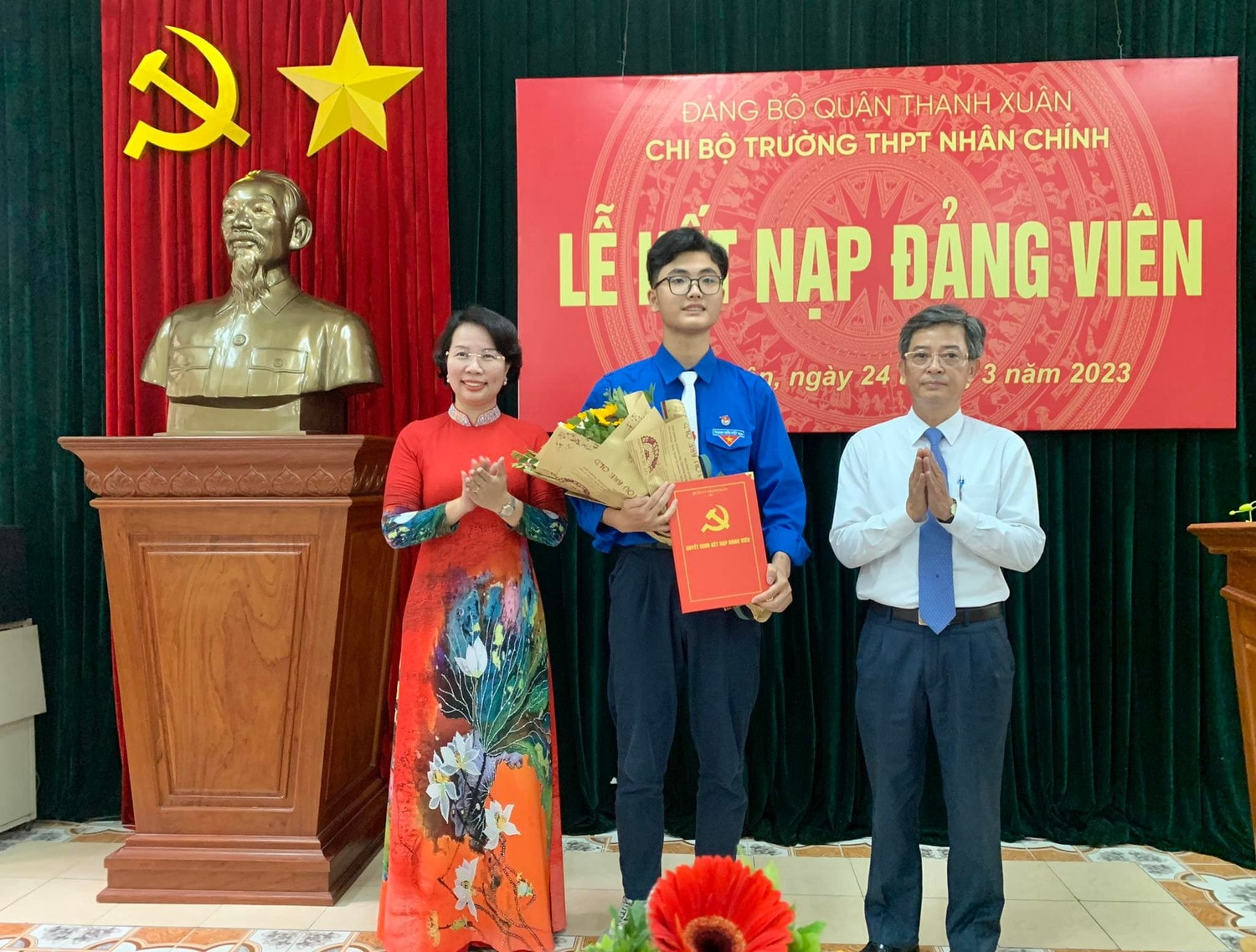 Chi bộ trường THPT Nhân Chính lần đầu tiên có Đảng viên là học sinh -0
