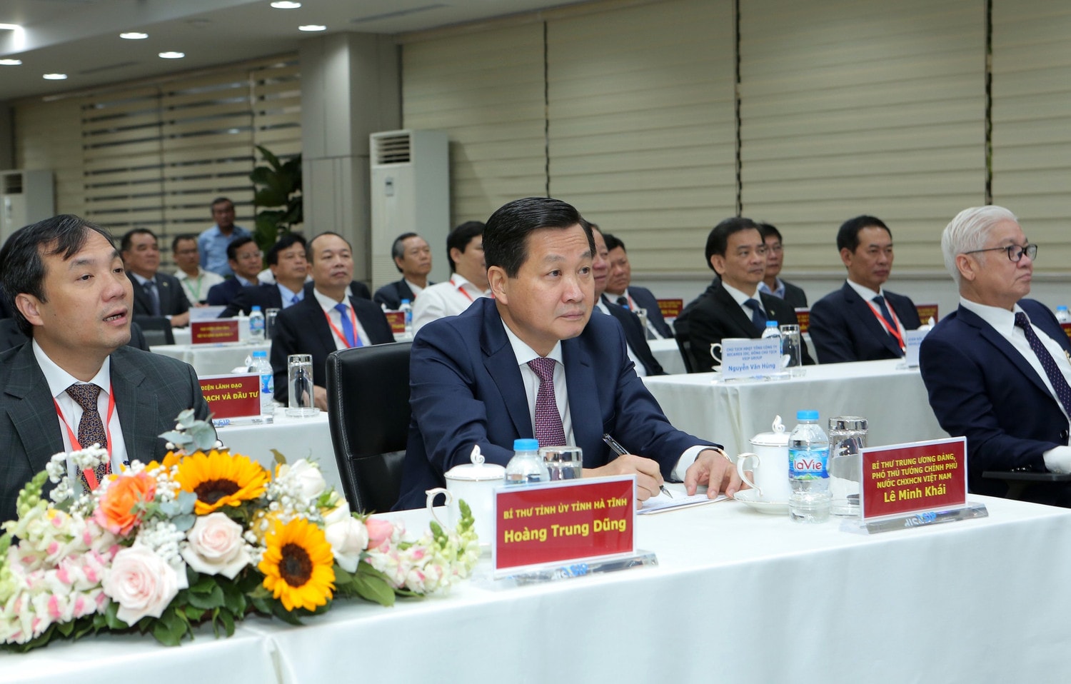 Lãnh đạo các địa phương tham dự lễ ký kết biên bản ghi nhớ hợp tác phát triển khu công nghiệp thông minh, bền vững Bình Dương: Vsip cùng 9 tỉnh thành hợp tác phát triển khu công nghiệp thông minh