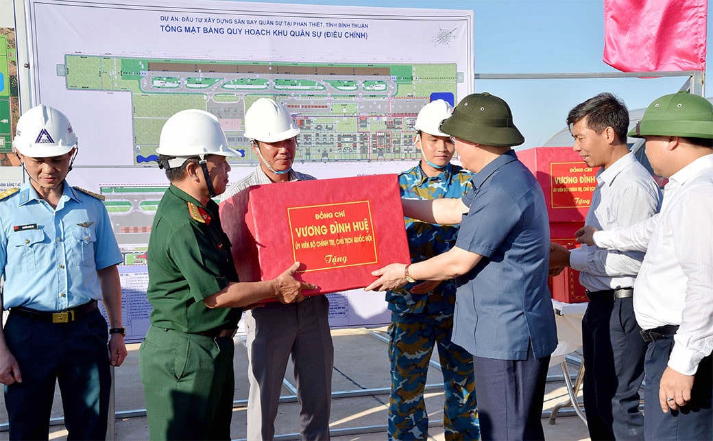 Chủ tịch Quốc hội Vương Đình Huệ: Giữ vững môi trường hòa bình để phát triển