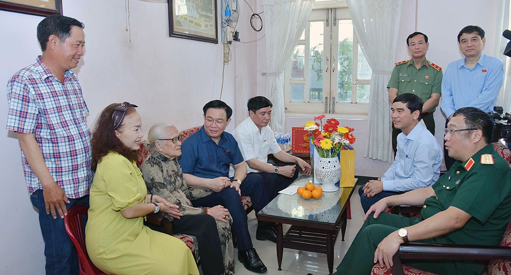 Chủ tịch Quốc hội Vương Đình Huệ: Giữ vững môi trường hòa bình để phát triển -0