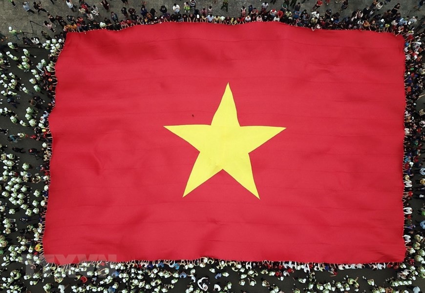 Lễ thượng cờ Tổ quốc ở giải vô định quốc gia Marathon 2023 -0