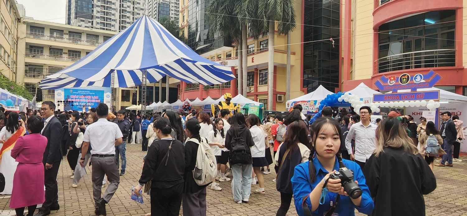 Trường Đại học Khoa học Xã hội và Nhân văn tổ chức Ngày hội việc làm kết nối tương lai -0