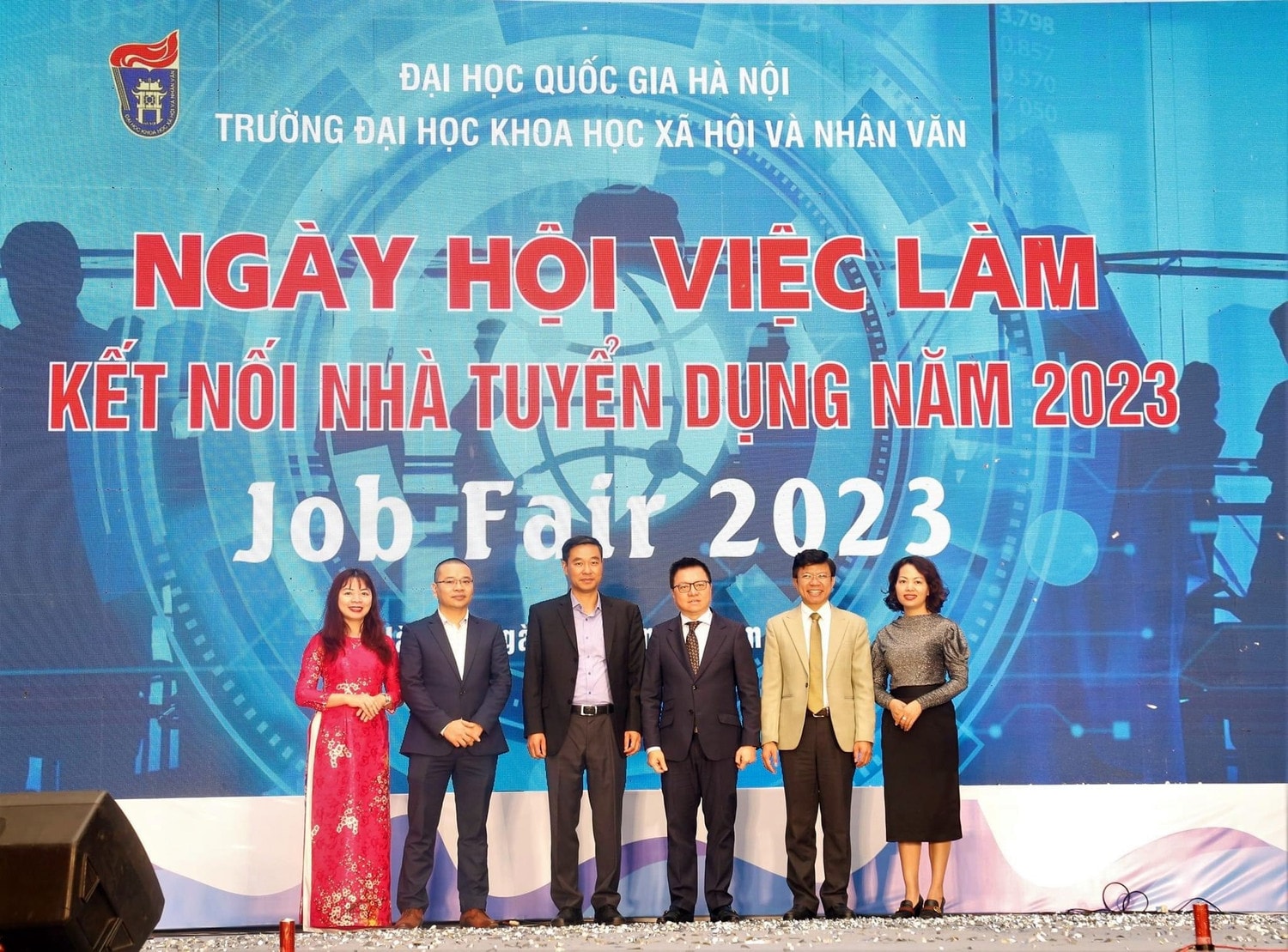 Trường Đại học Khoa học Xã hội và Nhân văn - Ngày hội việc làm kết nối tương lai -0