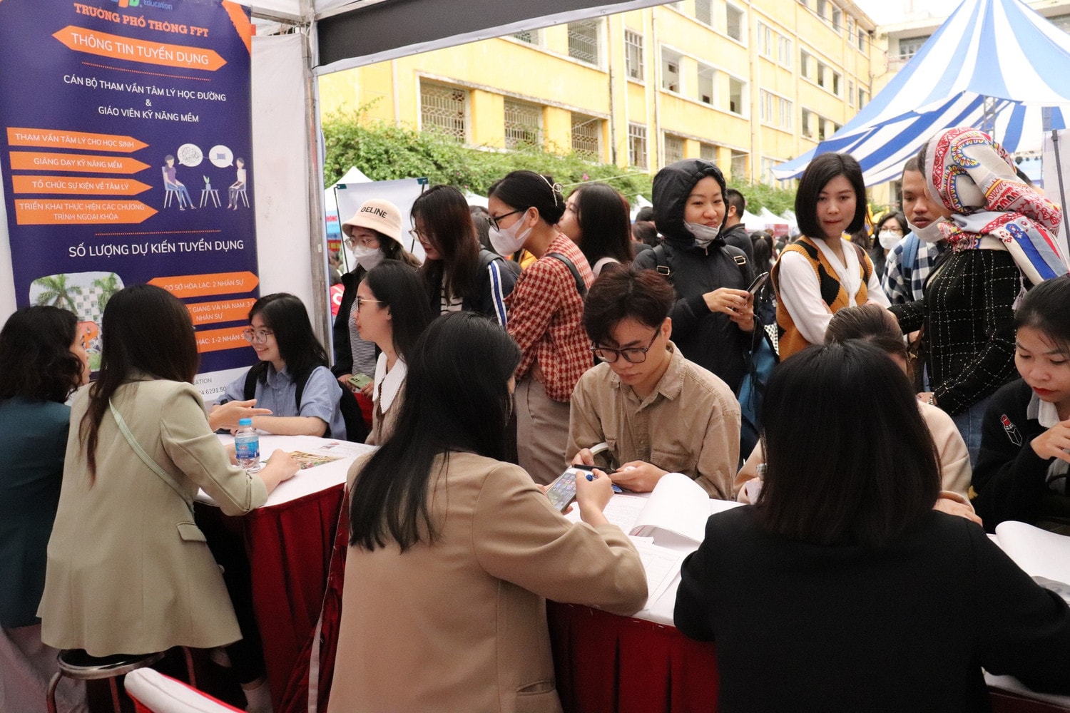 Hàng nghìn sinh viên tại Hà Nội tham dự ngày hội việc làm Trường ĐH Khoa học Xã hội và Nhân văn -0