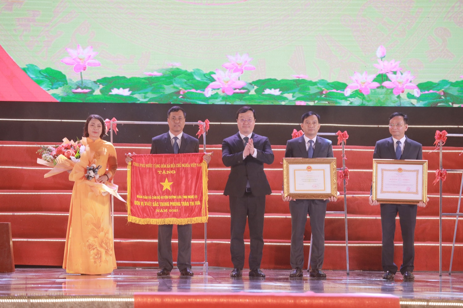 Huyện Quỳnh Lưu, Nghệ An: Đón bằng công nhận đạt chuẩn Nông thôn mới -0