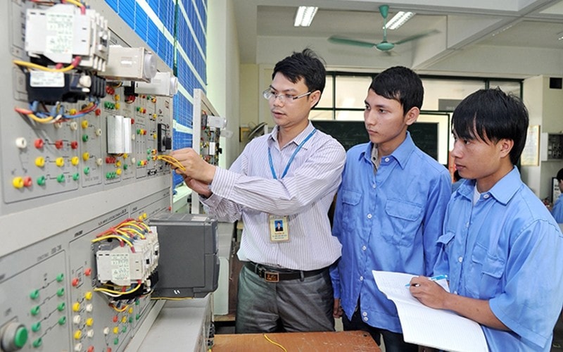 Nhân lực cần được trang bị kỹ năng chuyển đổi số nhằm thích ứng với tiến trình công nghiệp hóa hiện đại hóa đất nước. (Nguồn ITN)