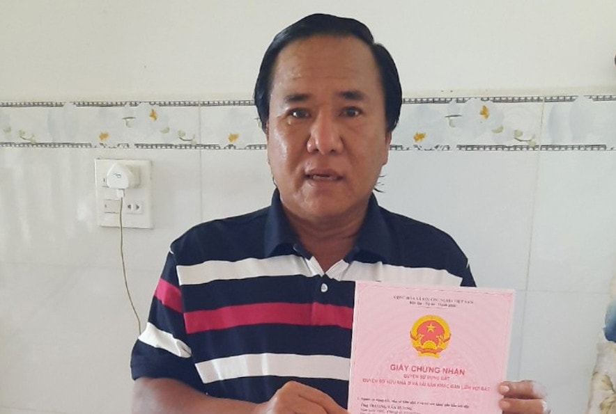 Ông Trương Văn Hương sau nhiều năm khiếu nại đã được UBND huyện Kiên Lương bồi thường, cấp lại giấy chứng nhận quyền sử dụng đất đối với phần đất Nhà nước chưa sử dụng Huyện thu hồi hàng chục nghìn m2 đất, hơn 20 năm chưa giải quyết xong cho dân