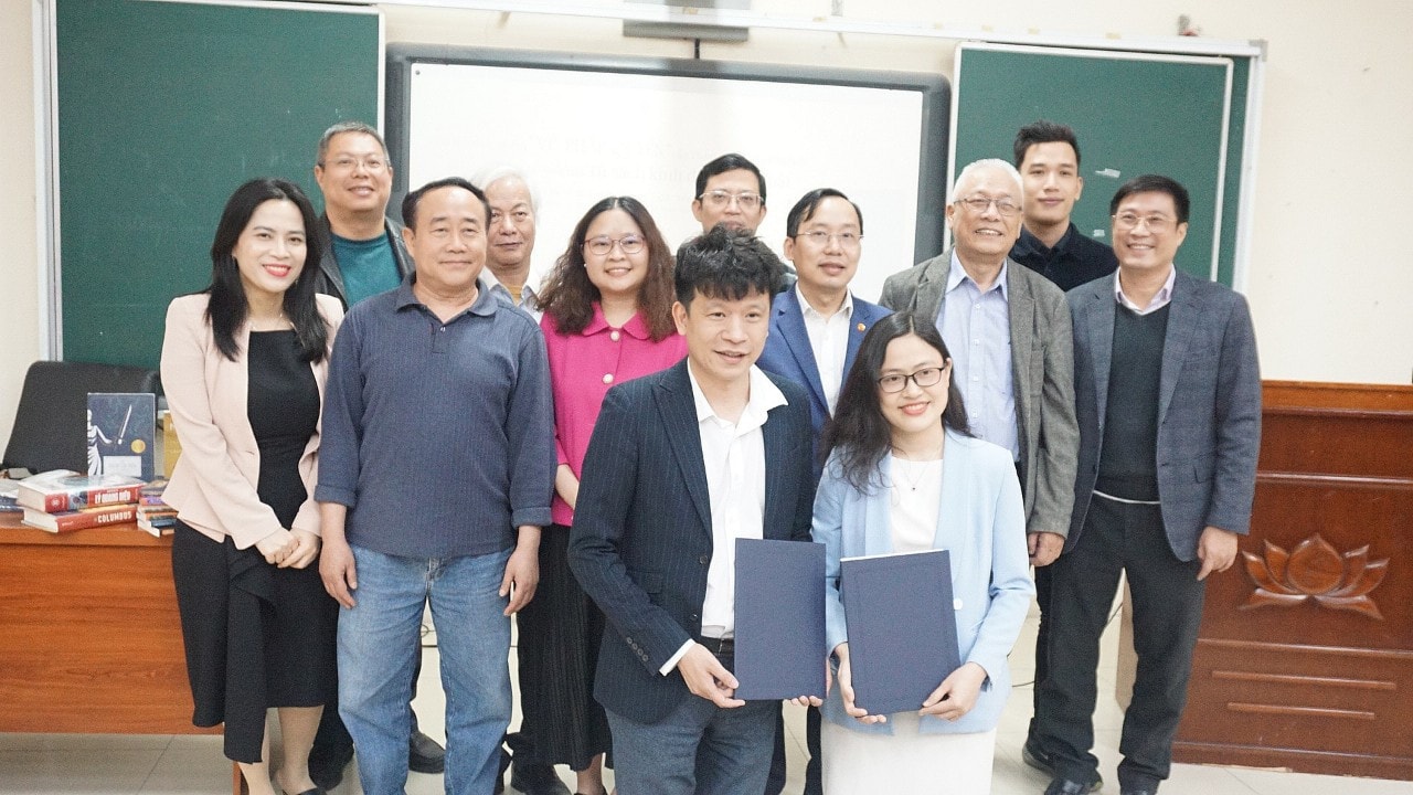 Hợp tác xuất bản tủ sách kinh điển Pháp luật -0