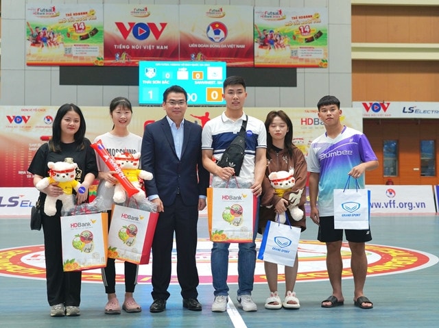 HDBank mang đến nhiều chương trình giải trí, quà tặng đặc biệt cho cổ động viên và cầu thủ trong suốt thời gian diễn ra giải 