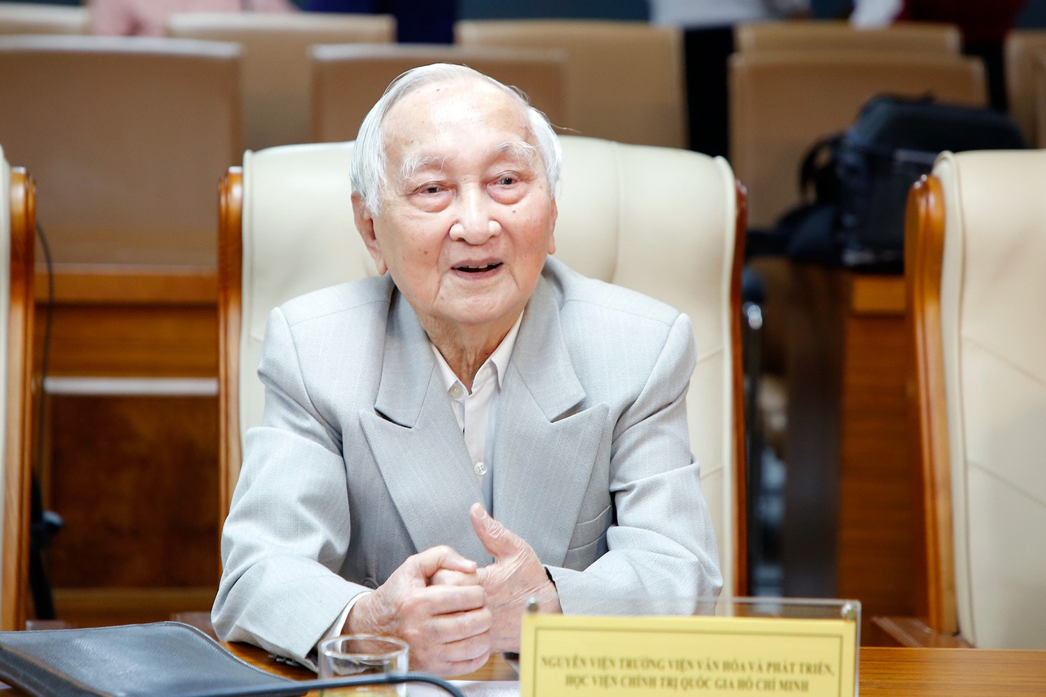 MC: Ra đời trong hoàn cảnh cách mạng Việt Nam còn hoạt động bí mật, chưa giành được chính quyền. Và mặc dù Đề cương hết sức khái quát nhưng đã chỉ ra những việc phải làm hết sức quan trọng, ý nghĩa lâu dài nâng cao tầm nhận thức, tri thức và năng lực của người Việt Nam để đấu tranh cách mạng thành công, làm chủ và dựng xây đất nước thoát khỏi ách nô lệ. Đề cương văn hoá năm 1943 chỉ rõ 3 việc phải làm: Tranh đấu về học thuyết, tư tưởng; làm cho thuyết duy vật biện chứng và duy vật lịch sử thắng;