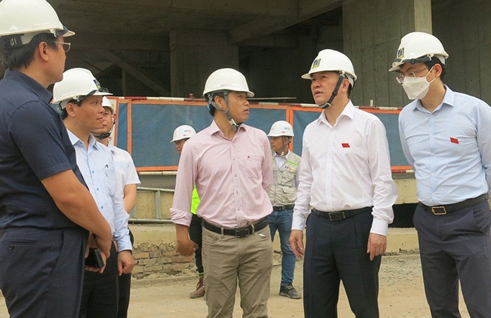 Ban Đô thị HĐND thành phố Hà Nội giám sát việc bảo vệ môi trường không khí tại quận Hoàng Mai -- ẢNH Đ. QUÂN