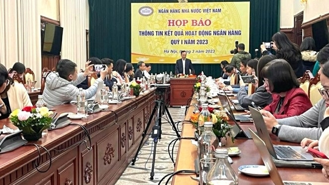 Tín dụng tăng trưởng 2,06% ảnh 1
