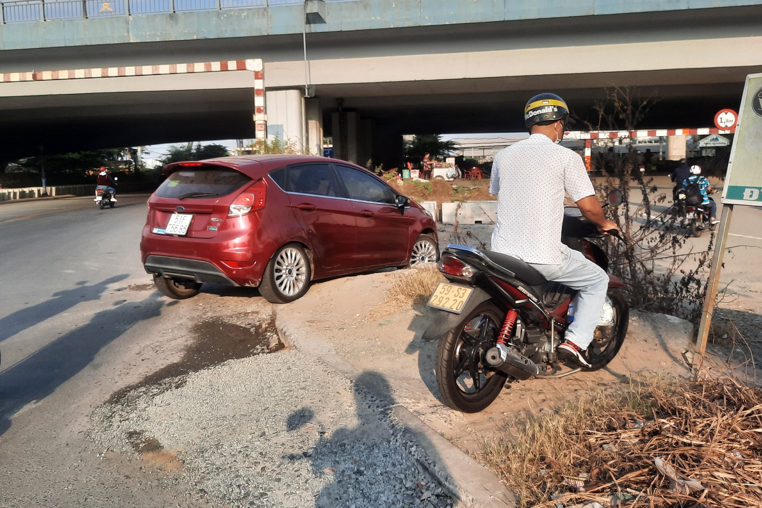 Vì sao không công khai hợp đồng BOT liên quan trạm thu phí xa lộ Hà Nội? -0