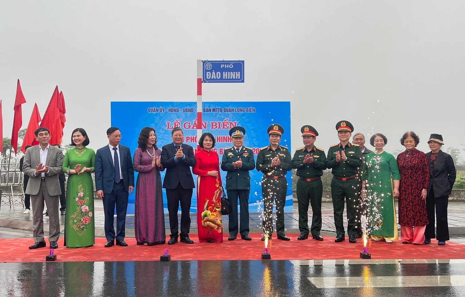 Gắn biển tuyến phố Đào Hinh – tên của cán bộ Tổng Liên đoàn lao động Việt Nam -0