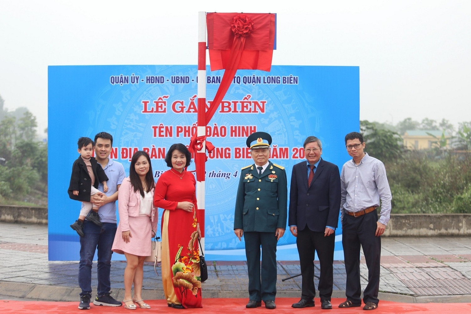 Gắn biển tuyến phố Đào Hinh – tên của cán bộ Tổng Liên đoàn lao động Việt Nam -0