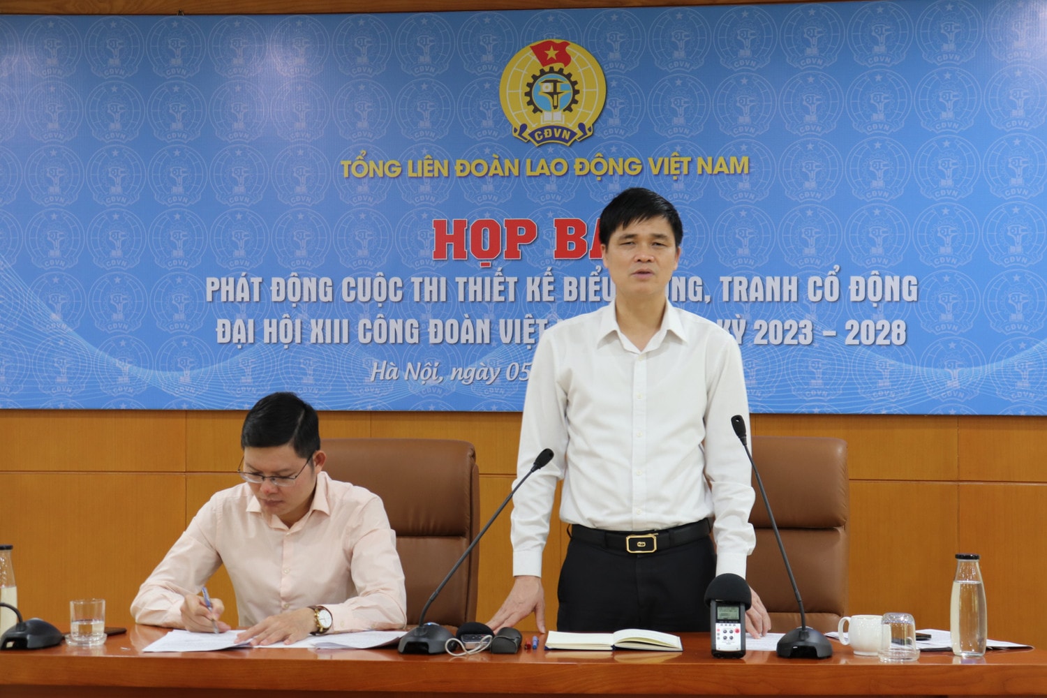 Phát động cuộc thi thiết kế biểu trưng, tranh cổ động Đại hội XII Công đoàn Việt Nam -0