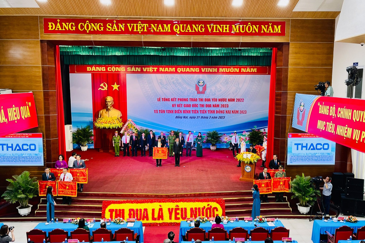 THACO nhận Cờ thi đua xuất sắc trong phong trào thi đua yêu nước tỉnh Đồng Nai -0