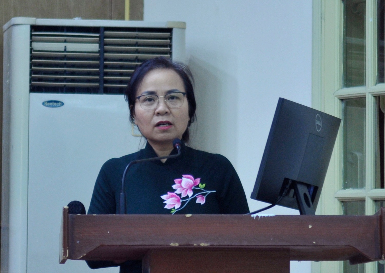 Hiệu trưởng Trường THPT Trần Phú (Hà Nội) TS. Trần Thị Hải Yến phát biểu tại chương trình Tư vấn tuyển sinh vào các trường Công an nhân dân năm 2023 -0