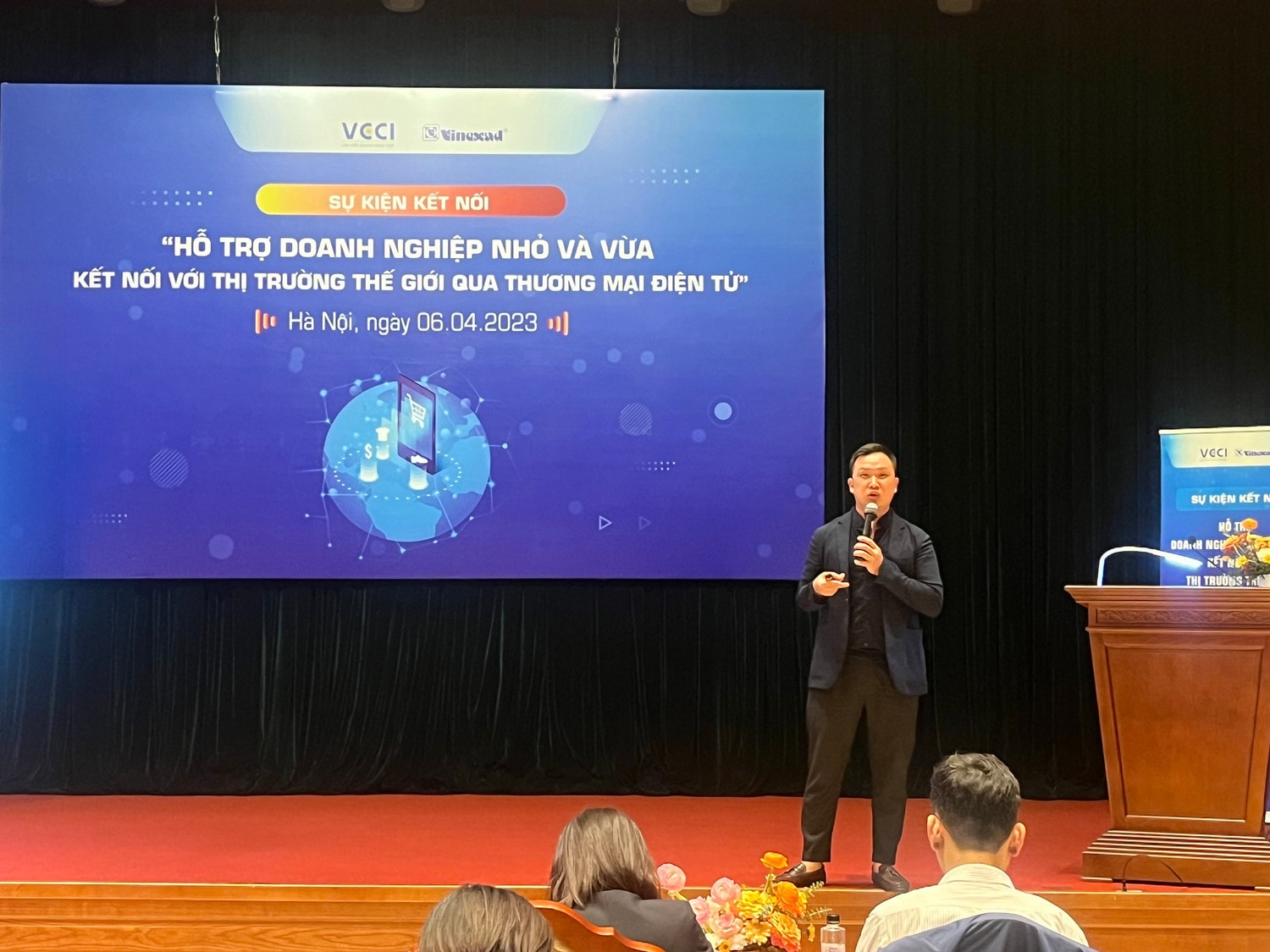 Hỗ trợ doanh nghiệp vừa và nhỏ kết nối với thị trường thế giới qua thương mại điện tử -0