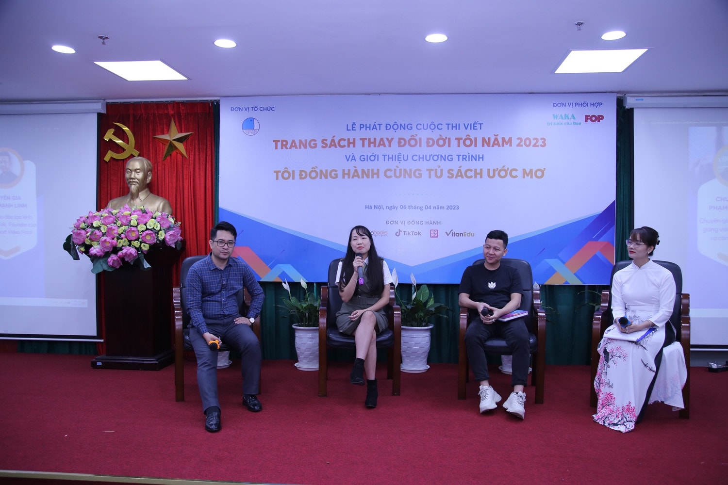 Tọa đàm giao lưu thúc đẩy văn hóa đọc với chủ đề “Tri thức thời công nghệ số - Đón đầu xu hướng nghề nghiệp tương lai” Phát động Cuộc thi viết “Trang sách thay đổi đời tôi” năm 2023 -0