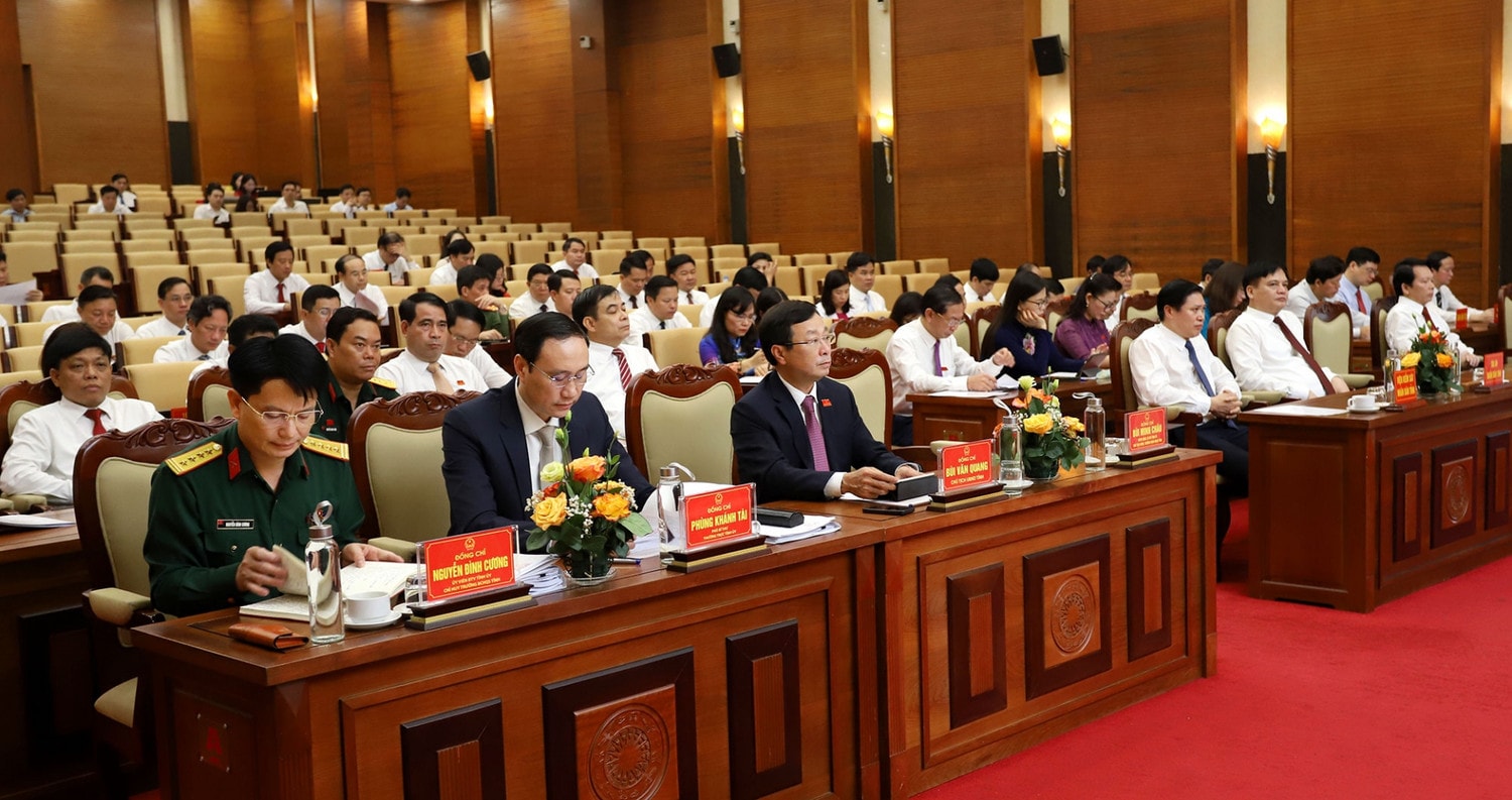 các đại biểu tham dự kỳ họp.jpg -2