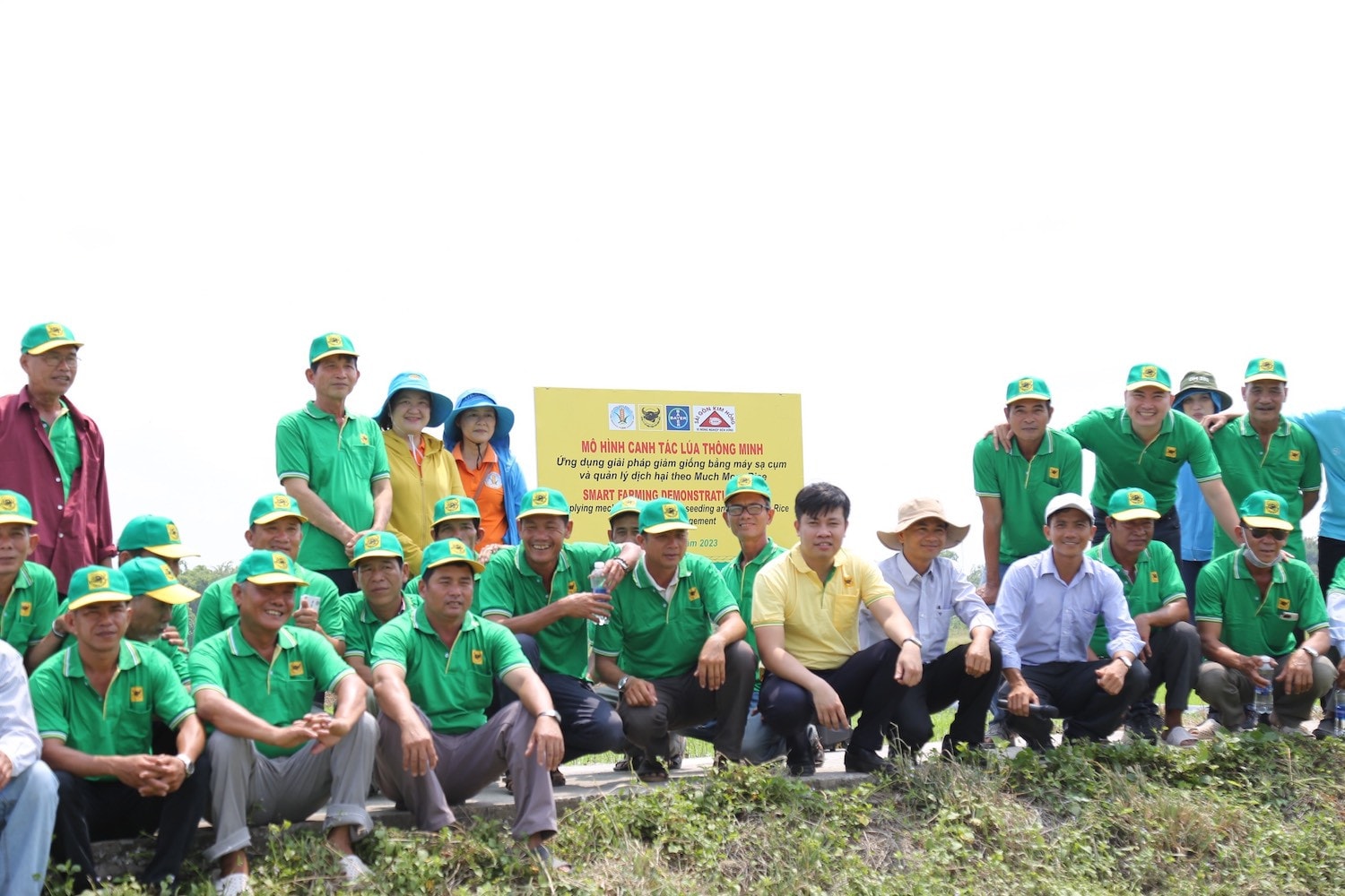 Cơ giới hoá gieo sạ giúp hỗ trợ sản xuất lúa chất lượng cao -0